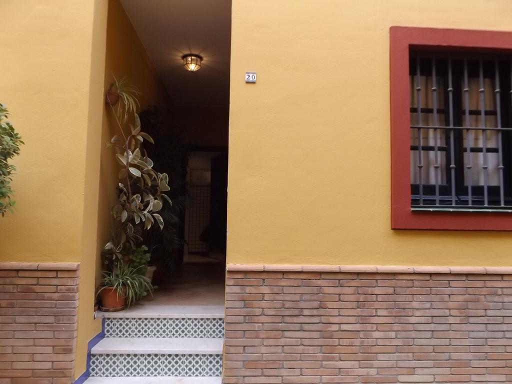 Alameda Donkey Parking Apartment Seville Exterior photo